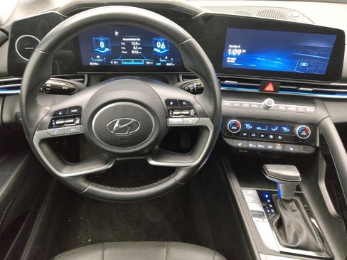 Used 2023 Hyundai Elantra Limited image 22