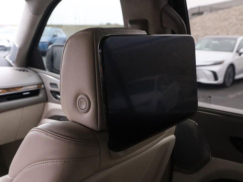 Used 2024 Cadillac Escalade Sport Platinum w/ LPO, ONYX Package image 30