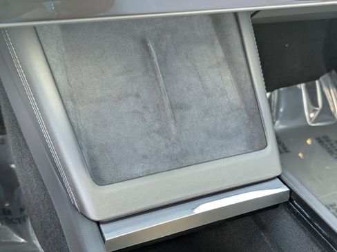 Used 2025 Tesla Model 3 image 27