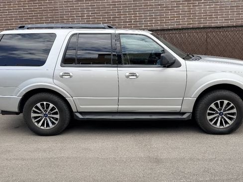 Used 2015 Ford Expedition XLT w/ Equipment Group 202A AWD/4WD image 2