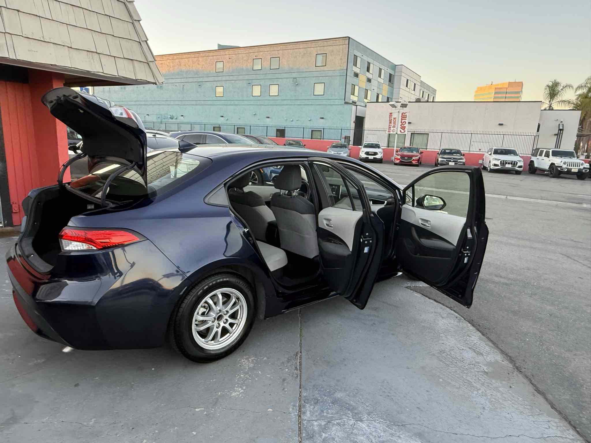 Used 2020 Toyota Corolla LE FWD image 15