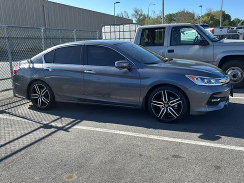 Certified 2017 Honda Accord EX-L image 3