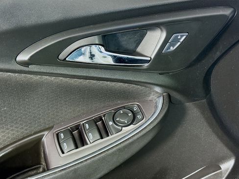 Used 2017 Chevrolet Malibu LT image 24
