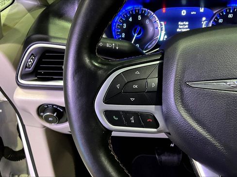 Used 2019 Chrysler Pacifica Touring-L Plus w/ Advanced Safetytec Group FWD image 11