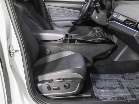 Used 2023 Volkswagen ID.4 Pro S Plus image 46