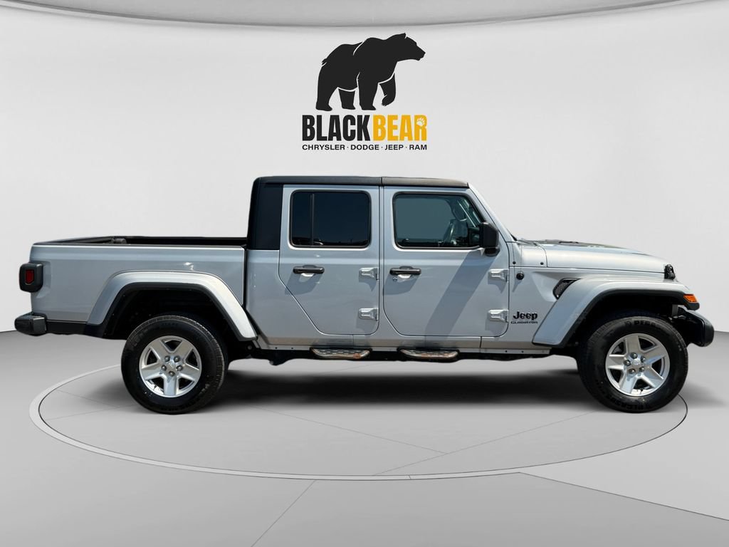 Used 2022 Jeep Gladiator Sport AWD/4WD image 2