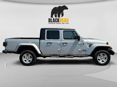 Used 2022 Jeep Gladiator Sport AWD/4WD image 2