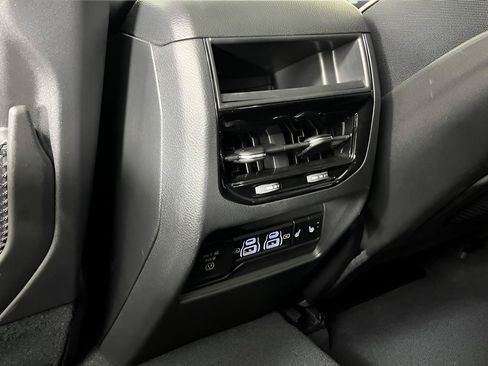 Used 2024 Jeep Grand Cherokee Limited w/ Black Appearance Package AWD/4WD image 26