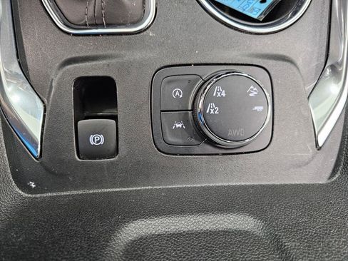 Used 2023 Chevrolet Traverse Premier image 31