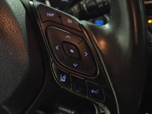 Used 2019 Toyota C-HR Limited FWD image 19