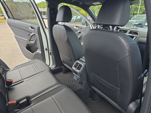 Used 2021 Volkswagen Tiguan SE R-Line FWD image 11