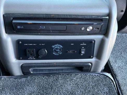 Used 2023 Chevrolet Express 2500 RWD image 19