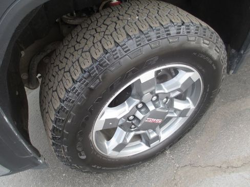 Used 2025 GMC Sierra 2500 SLE w/ SLE Value Package; AWD/4WD image 14