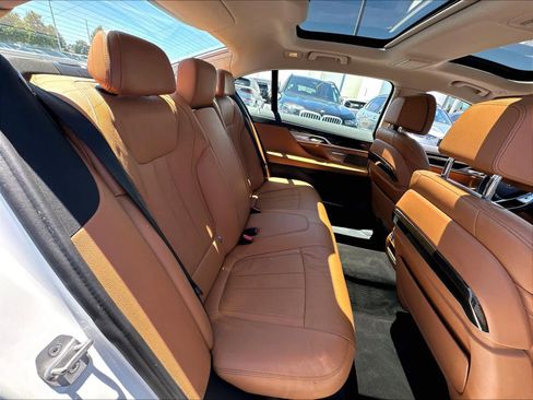 Used 2022 BMW 740i RWD image 28