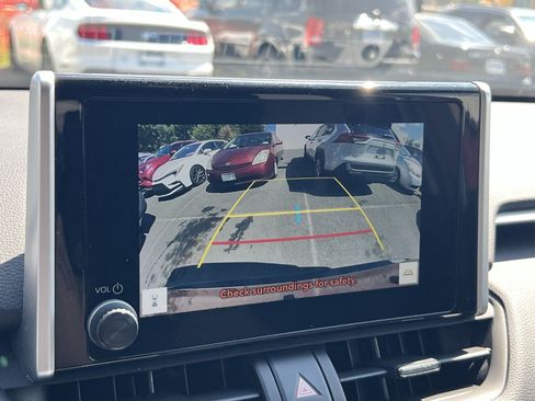 Used 2025 Toyota RAV4 XLE AWD/4WD image 17