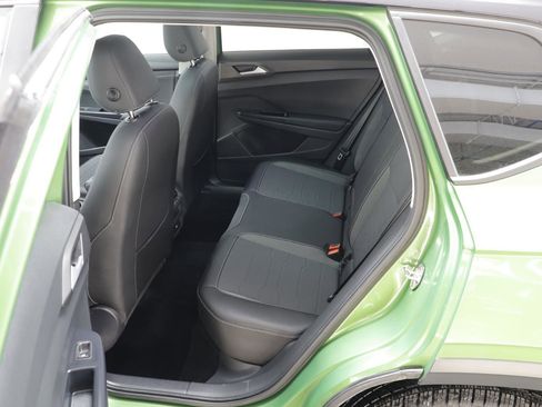 Used 2025 Volkswagen Taos SE image 14