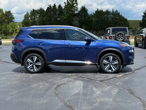 Used 2023 Nissan Rogue SL AWD/4WD image 2