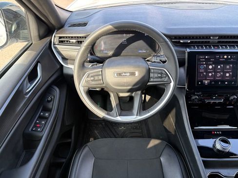 Used 2024 Jeep Grand Cherokee Altitude AWD/4WD image 17