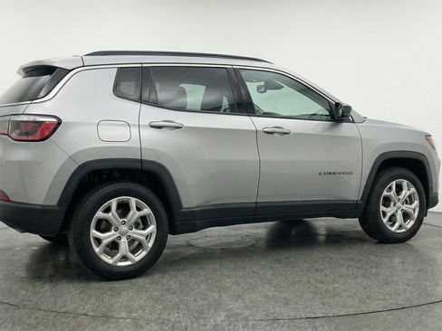 Used 2025 Jeep Compass Latitude image 9