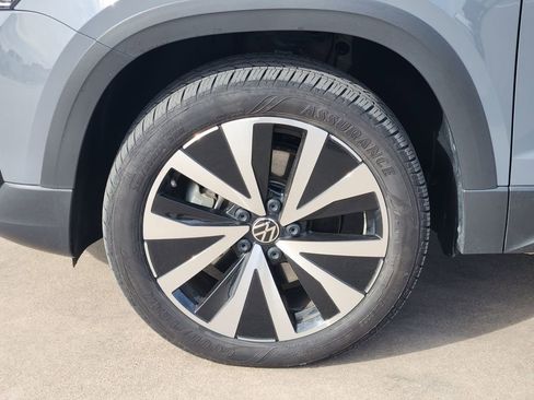 Used 2024 Volkswagen Taos SE image 10