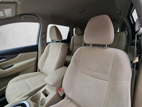 Used 2016 Nissan Rogue SV FWD image 10