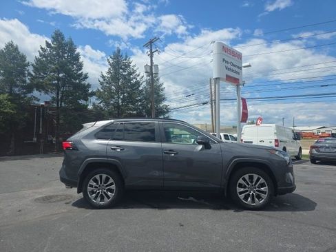 Used 2019 Toyota RAV4 XLE Premium w/ Cold Weather Package AWD/4WD image 4