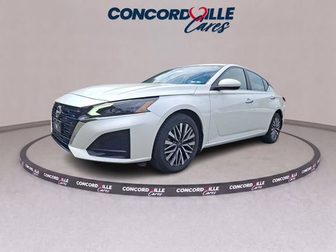 Certified 2023 Nissan Altima 2.5 SV w/ SV Premium Package AWD/4WD image 4