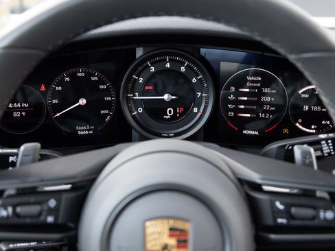Certified 2024 Porsche 911 Carrera RWD image 14