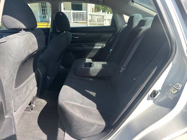 Used 2015 Nissan Altima 2.5 S w/ Sport Value Package FWD image 9