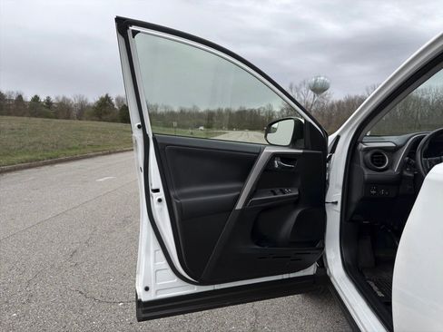 Used 2017 Toyota RAV4 XLE image 16