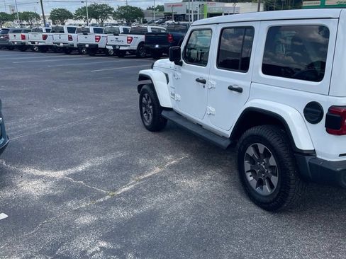 Used 2018 Jeep Wrangler Unlimited Sahara AWD/4WD image 3