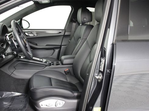 Used 2025 Porsche Macan image 5