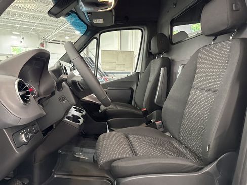 New 2025 Mercedes-Benz Sprinter 2500 image 25