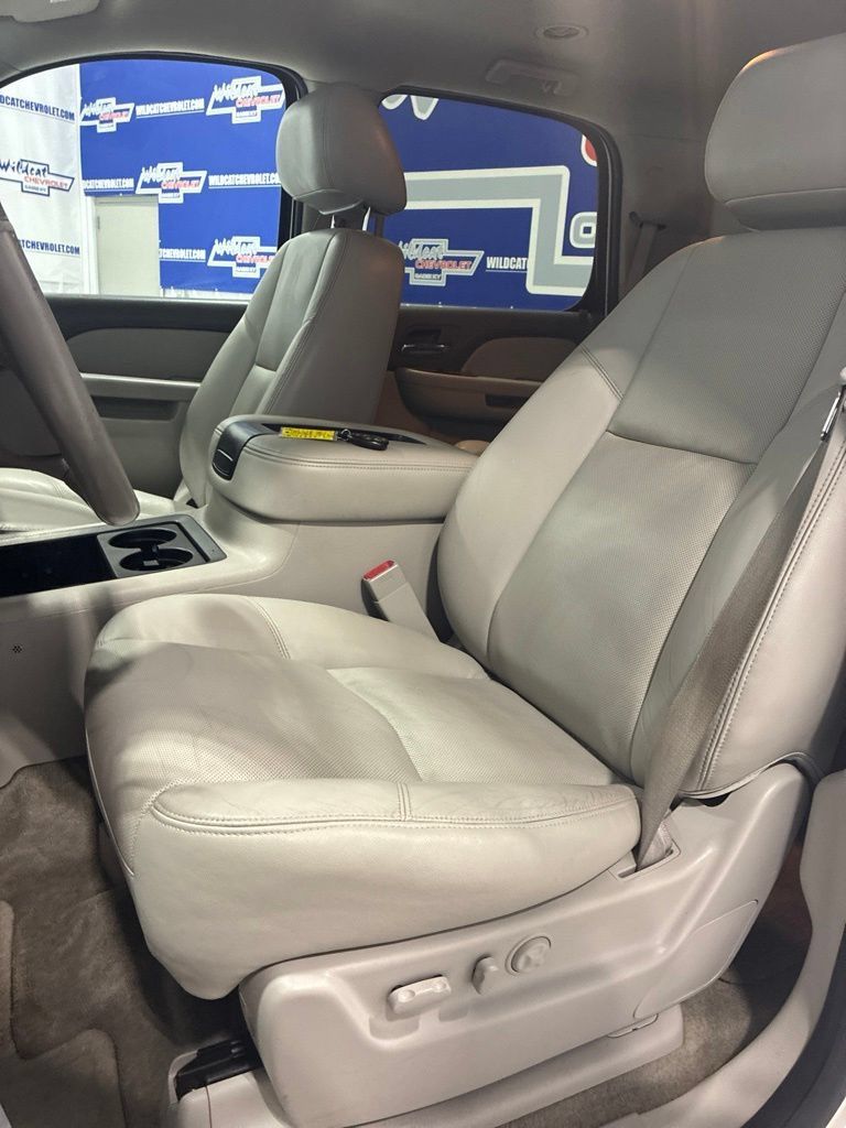 Used 2014 GMC Yukon SLT w/ SLT Chrome Package AWD/4WD image 11
