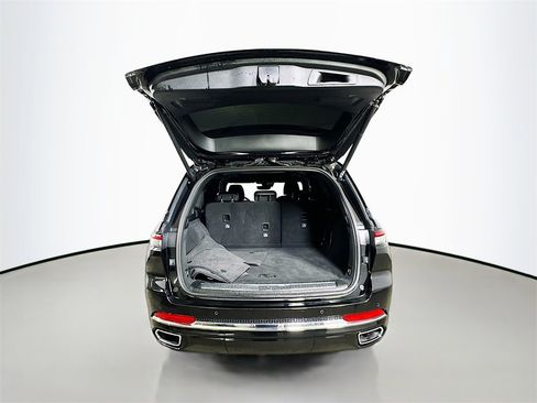 Used 2022 Jeep Grand Cherokee Overland image 35