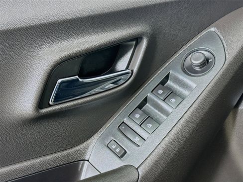Used 2018 Chevrolet Trax LT w/ LT Convenience Package image 18