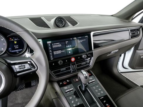 New 2026 Porsche Macan image 13