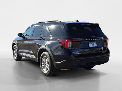 Used 2025 Ford Explorer Active image 3