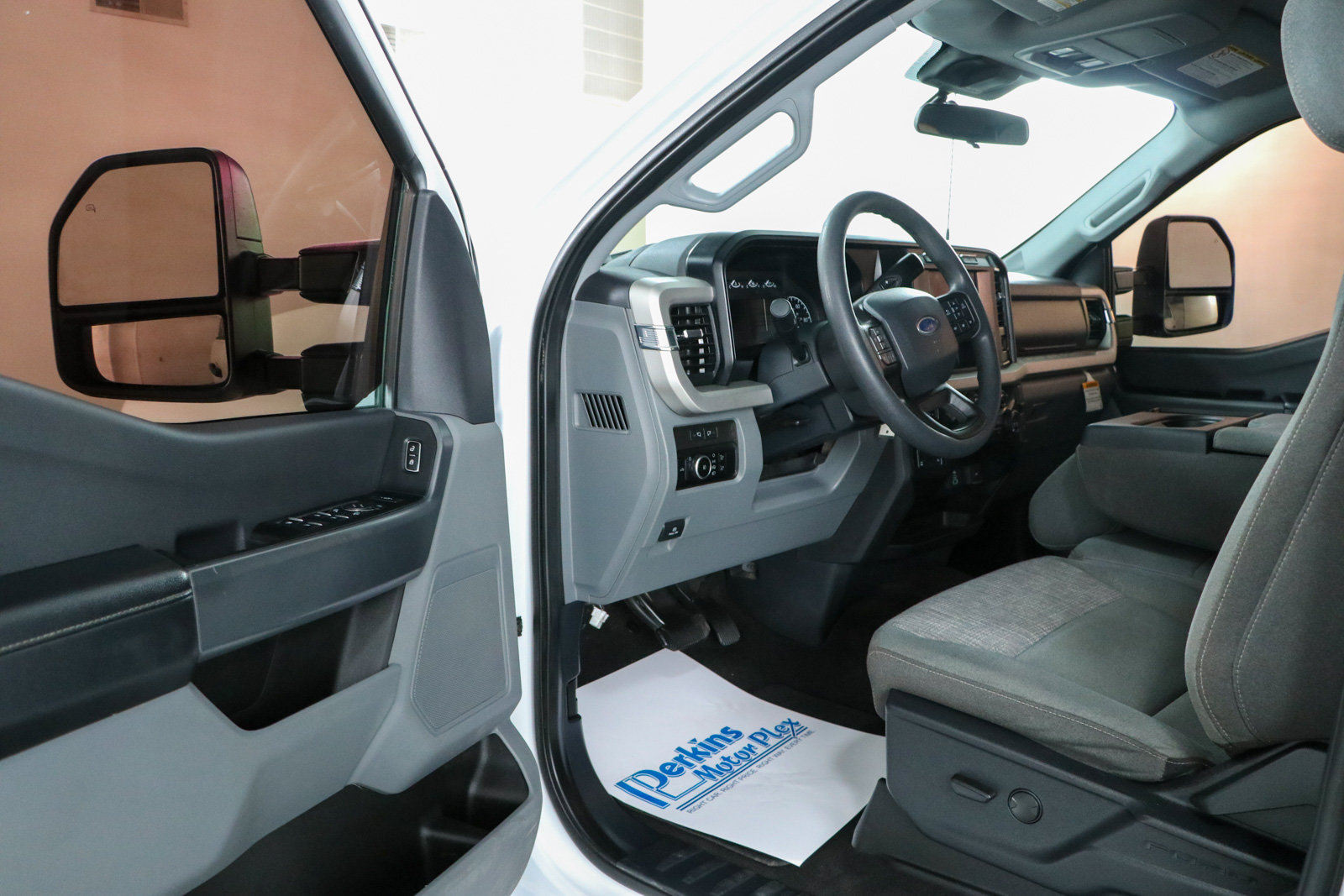 Used 2024 Ford F250 XLT w/ FX4 Off-Road Package AWD/4WD image 3