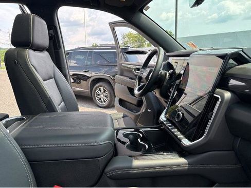Used 2025 GMC Yukon XL Elevation w/ Technology Package AWD/4WD image 32