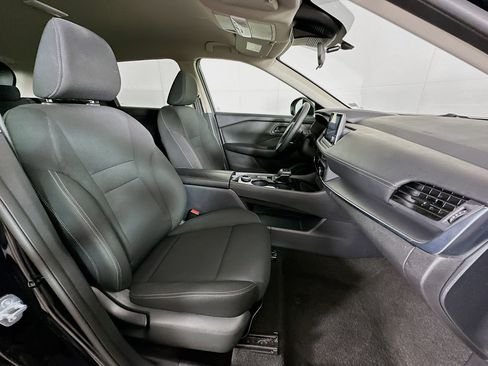 Used 2024 Nissan Rogue S AWD/4WD image 29