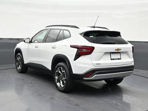 Used 2024 Chevrolet Trax LT FWD image 3