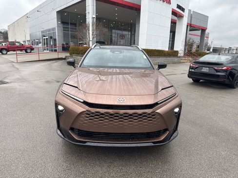 New 2025 Toyota Crown Signia Limited image 8