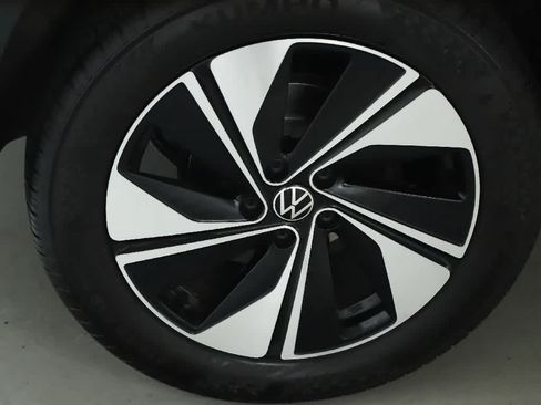 Used 2024 Volkswagen Taos SE AWD/4WD image 12