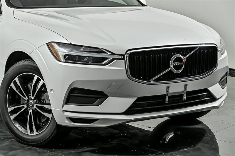 Used 2019 Volvo XC60 T6 Momentum w/ Multimedia Package AWD/4WD image 2