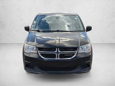 Used 2019 Dodge Grand Caravan SE w/ UConnect Hands-Free Group image 2