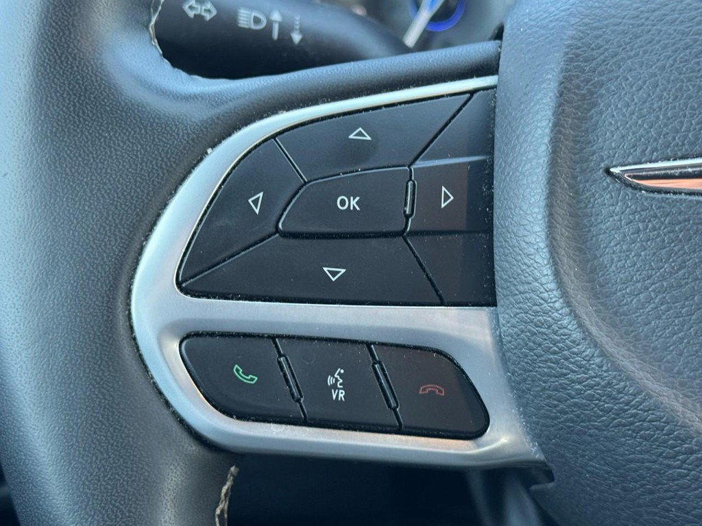 Used 2025 Chrysler Pacifica Select FWD image 21
