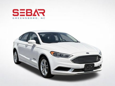 Used 2018 Ford Fusion SE w/ Equipment Group 602A FWD image 3