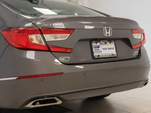 Certified 2018 Honda Accord Touring image 9