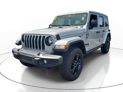 Used 2023 Jeep Wrangler Unlimited Sahara AWD/4WD image 3